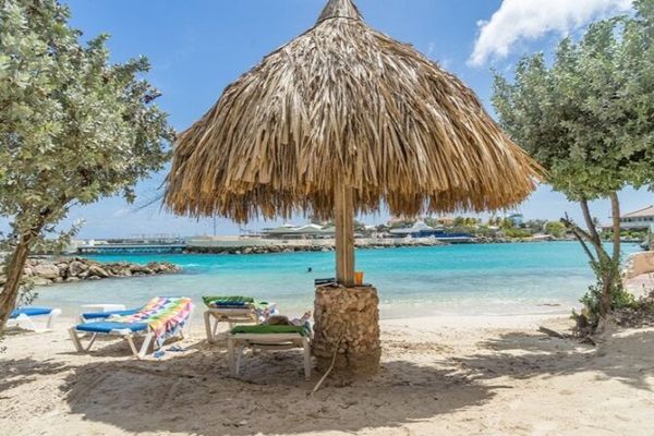Caribbean beach with turquoise water in Curaçao