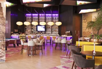 Avenue Bar at Sandos Playacar Beach Resort