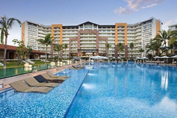 Krystal Grand Nuevo Vallarta Beachfront Infinity Pool - Vacation Club Preview